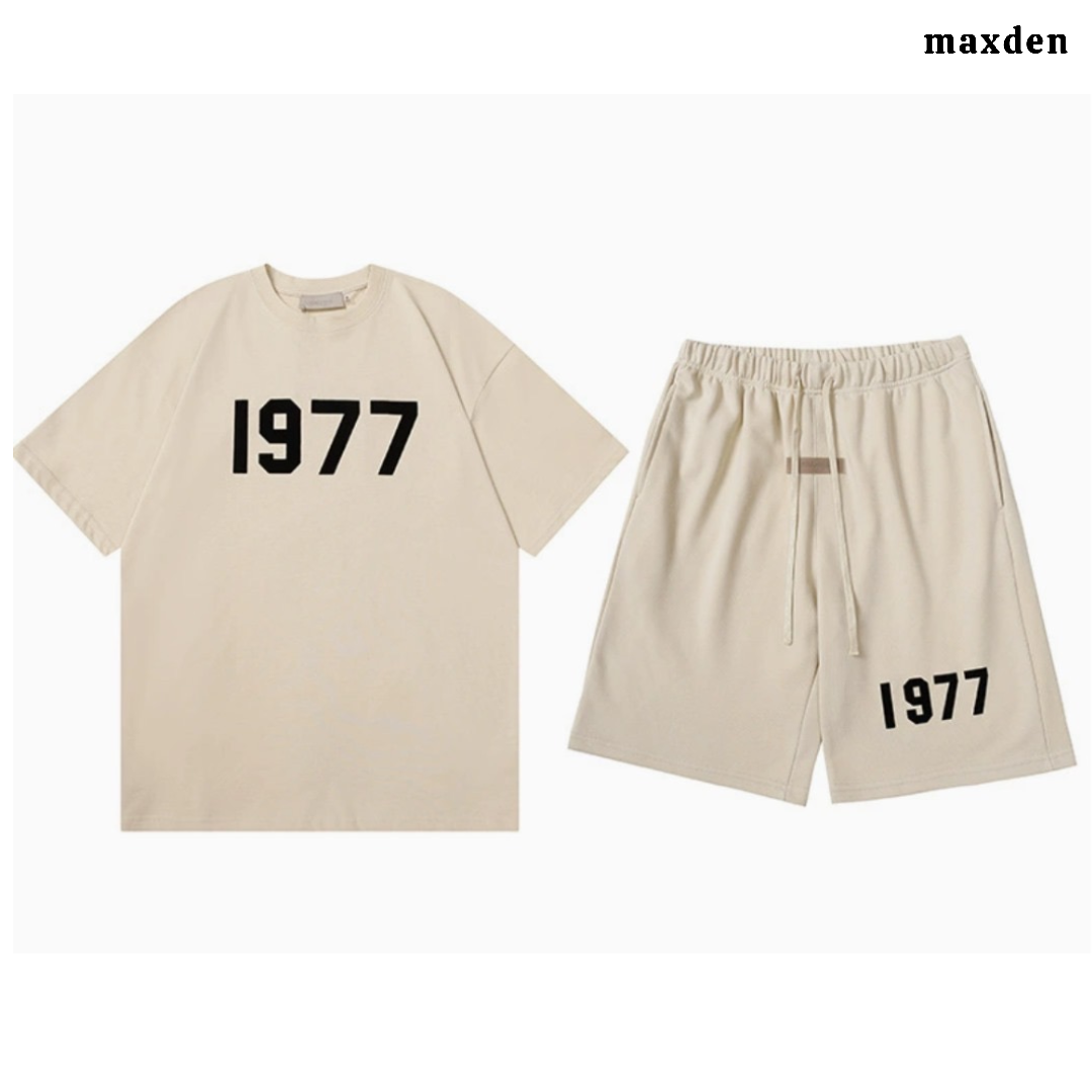 ESSENTIALS 1977 Summer Set